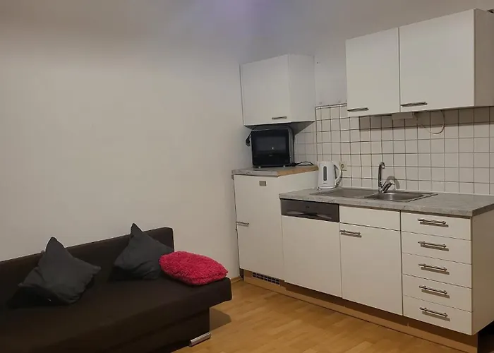 Anna Alloggio in famiglia *